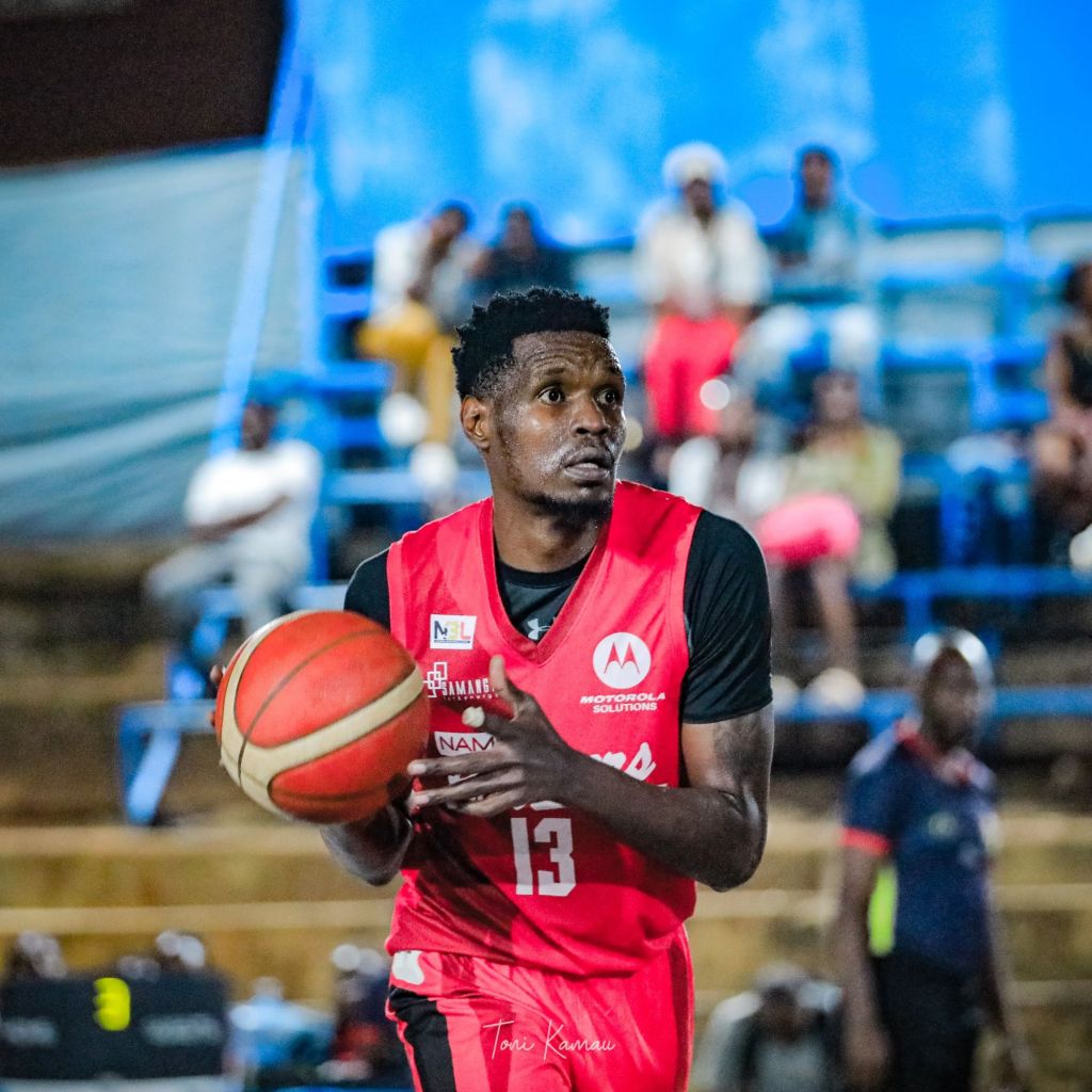 Michael Makiadi (red) with the ball