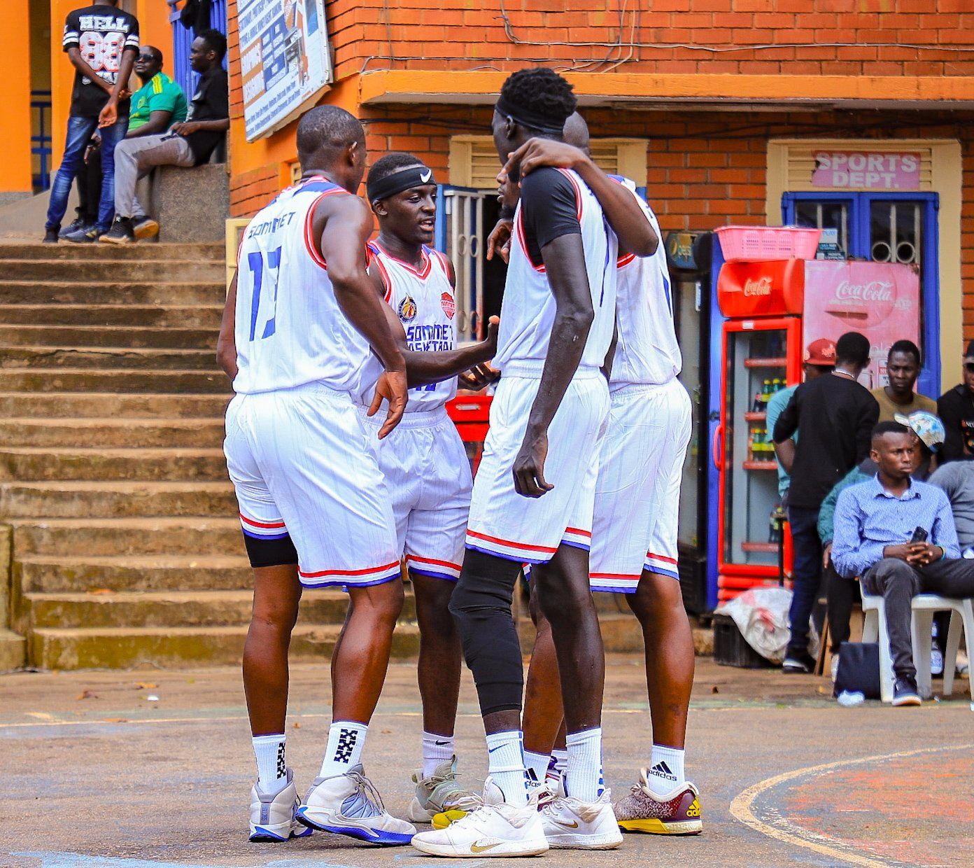 Sommet dominate the fourth quarter to defeat Falcons: Division One