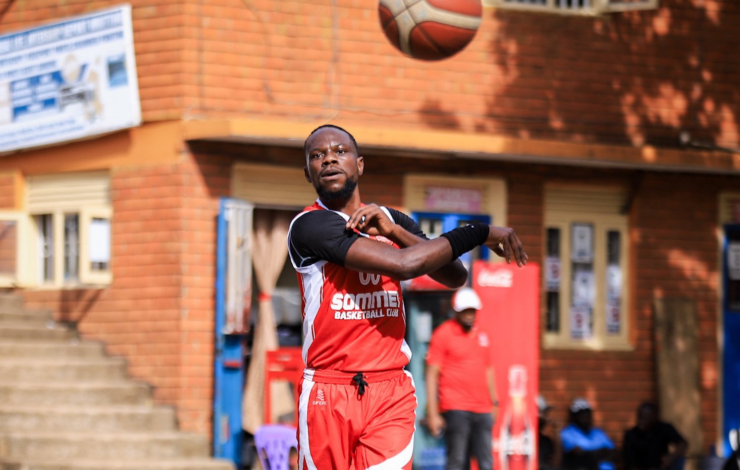 How close is Sommet from a Top 4 finish?