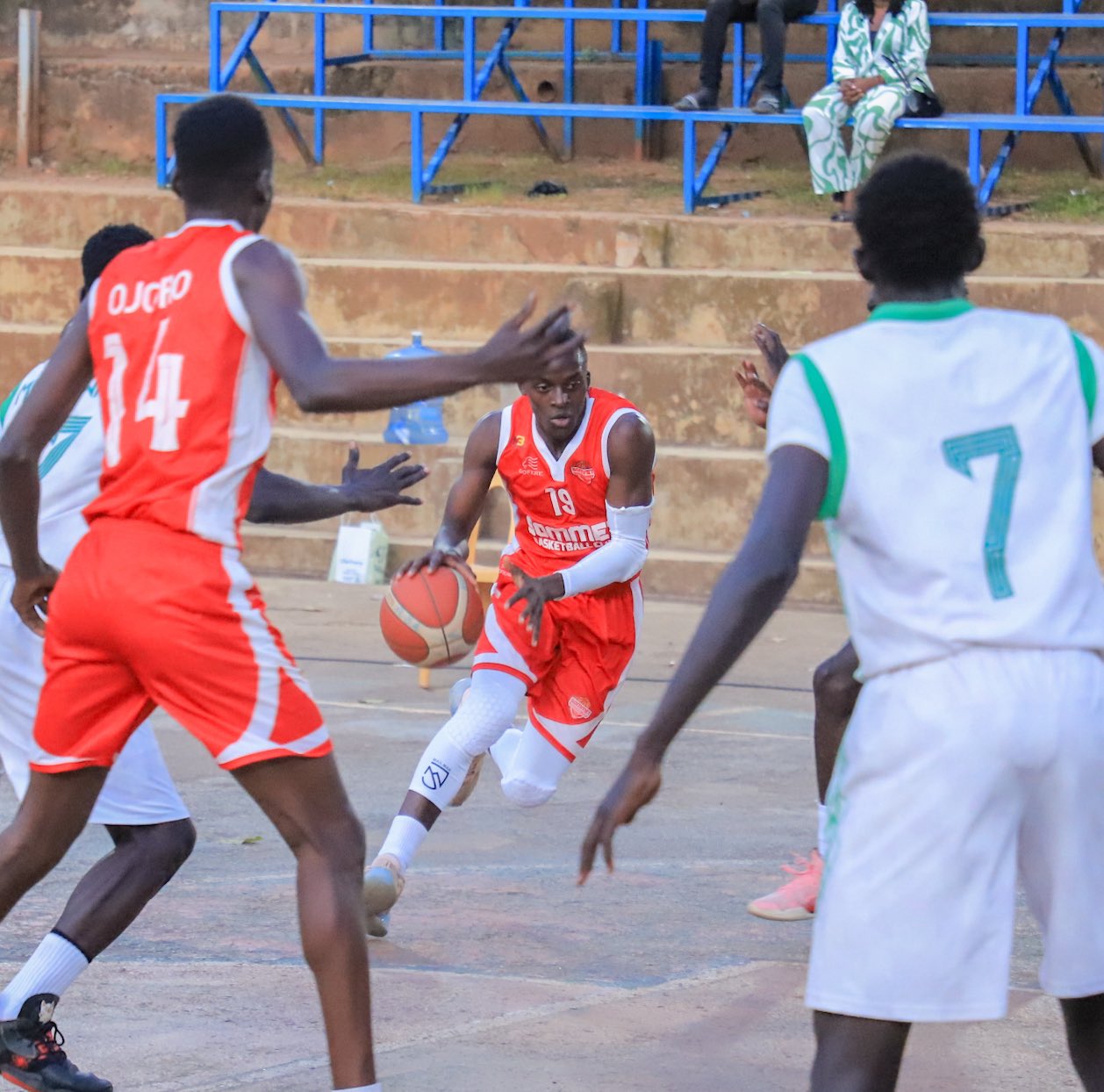 Sommet withstand tenacious KIU Titans